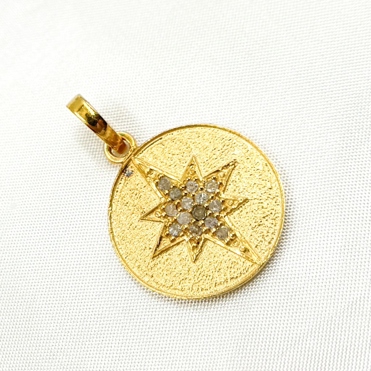 DP287. Diamond Round Star Pendant