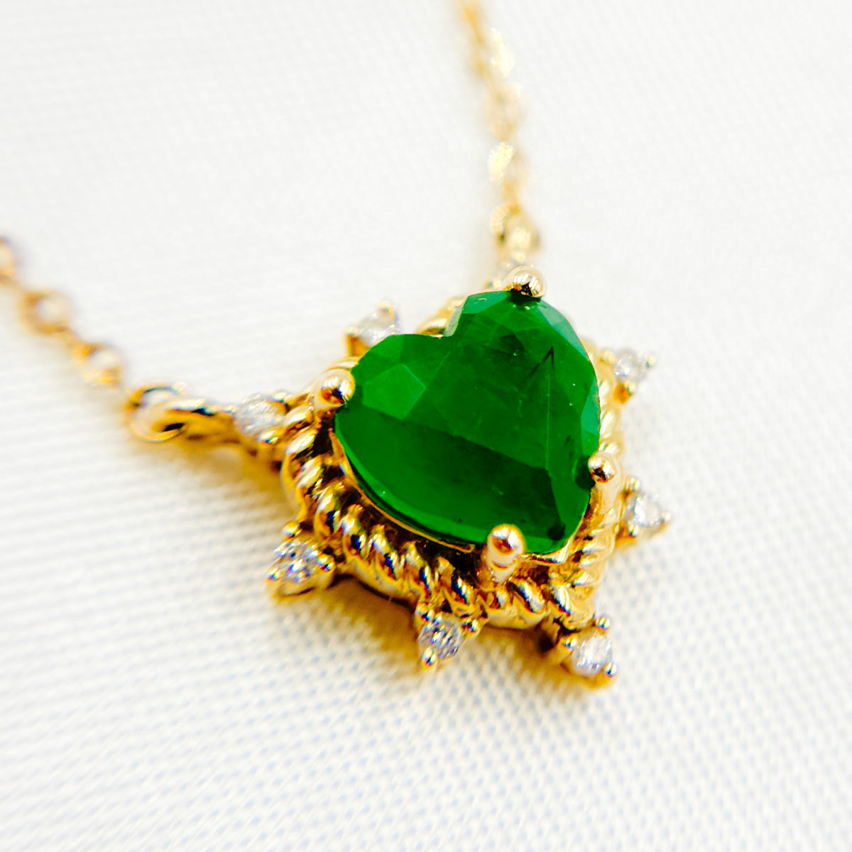 CN96330EM. 14K Solid Gold Diamond and Emerald Heart Necklace