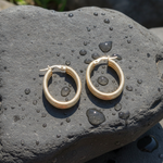 Load image into Gallery viewer, 15850025517. 14K Solid Gold Smooth and Textured Oval Hollow Hoop Earrings