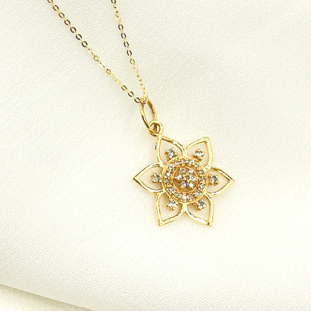14K Solid Gold Flower Charm with Diamonds. GDP324