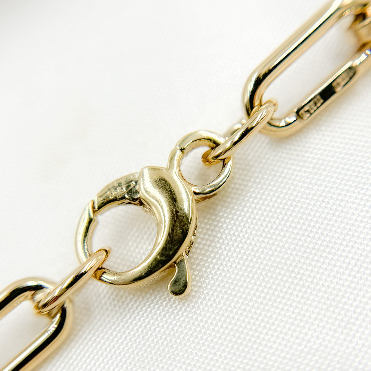 Gold Hollow Smooth and Flat Paperclip Bracelet