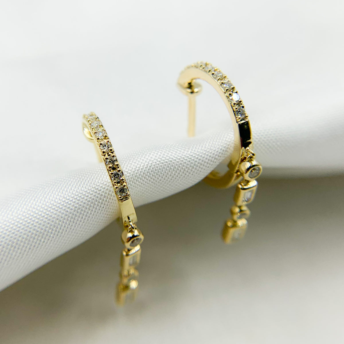 HP400533. 14k Solid Gold Diamond Dangle Huggie Earrings