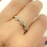Load image into Gallery viewer, 14K Solid Gold Diamond Flowers Band Ring.
