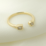 Load image into Gallery viewer, 14K Solid Gold Diamond Ring.