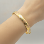 Load image into Gallery viewer, Bangle10. 14K Solid Gold Tri-Color Matte & Shinny Diamond Pattern Bangle