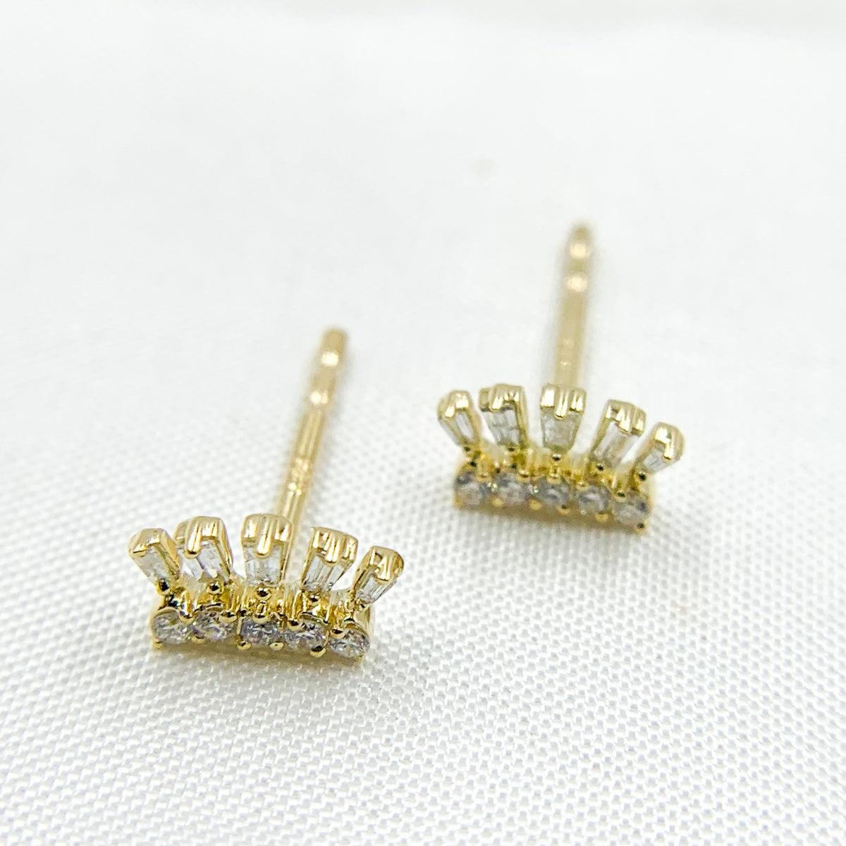 EFD54271. 14k Solid Gold Diamond Stud Earrings