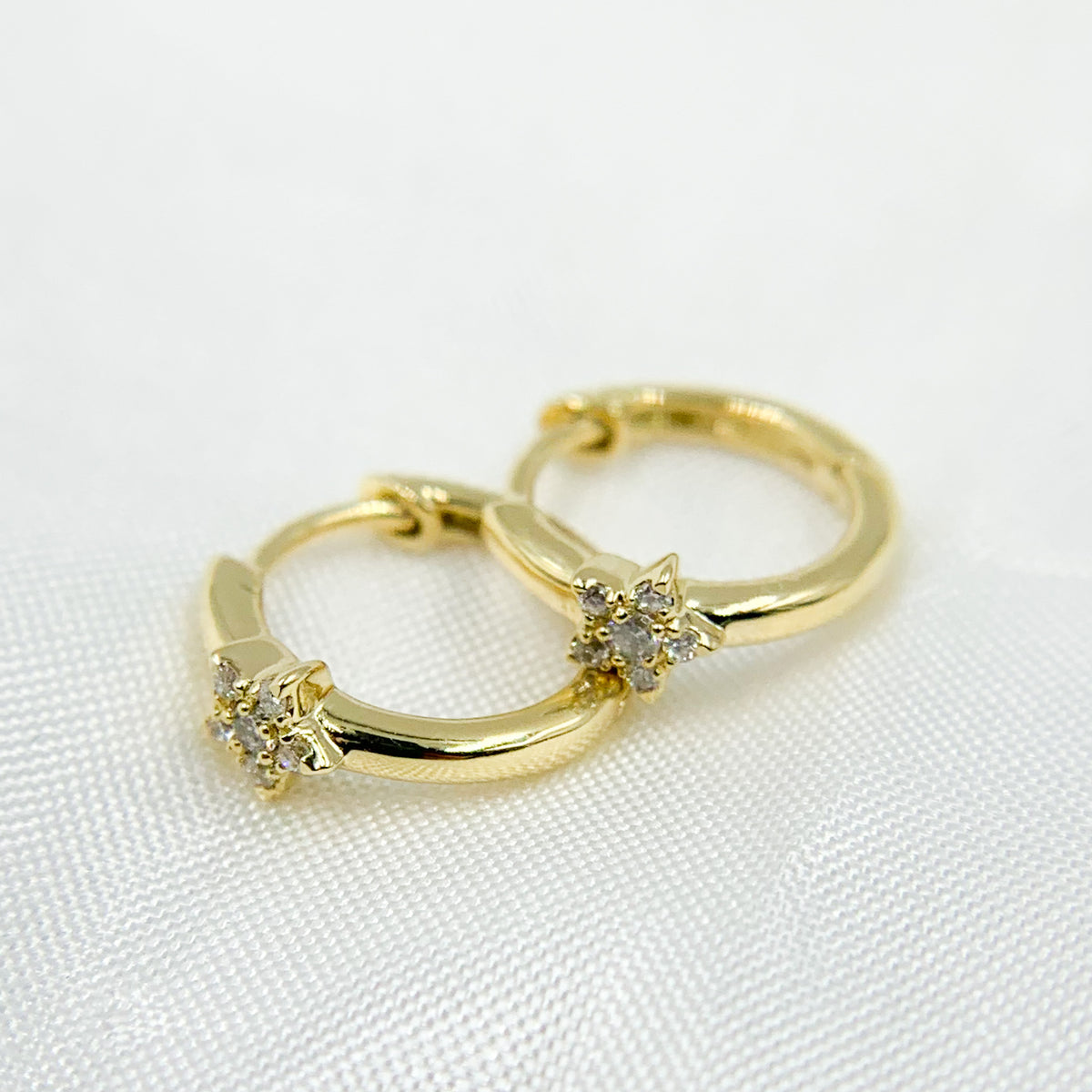 HP400722. 14k Solid Gold Diamond Star Stud Earrings