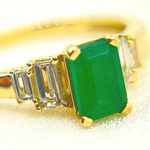 Load image into Gallery viewer, 14K Solid Yellow Gold Diamond and Emerald Cluster Ring.