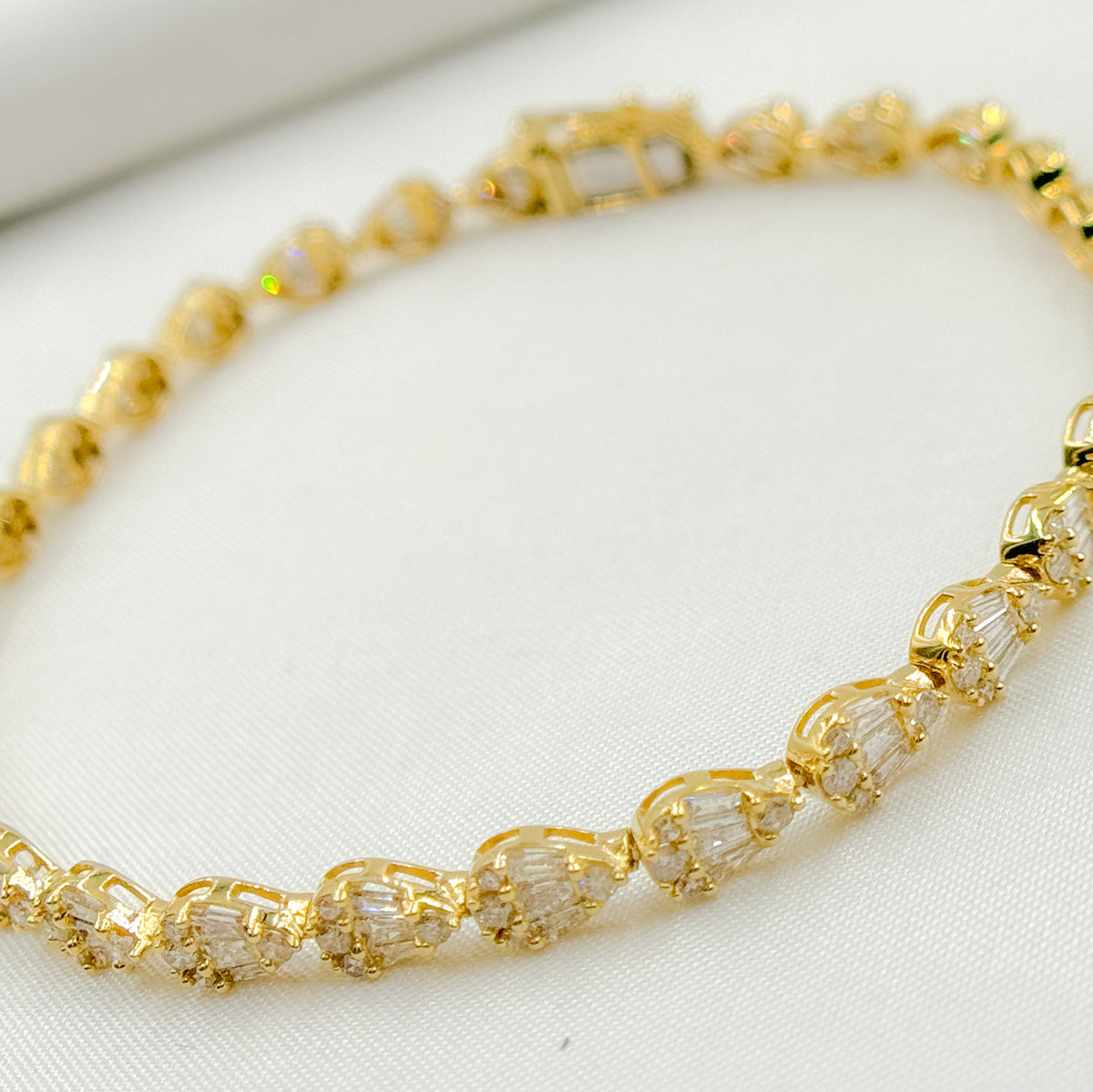 TJ0018. 14k Solid Gold Diamond Drop Bracelet