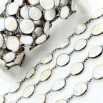 Load image into Gallery viewer, Pearl Round Shape Bezel Oxidized Wire Chain. PRL52
