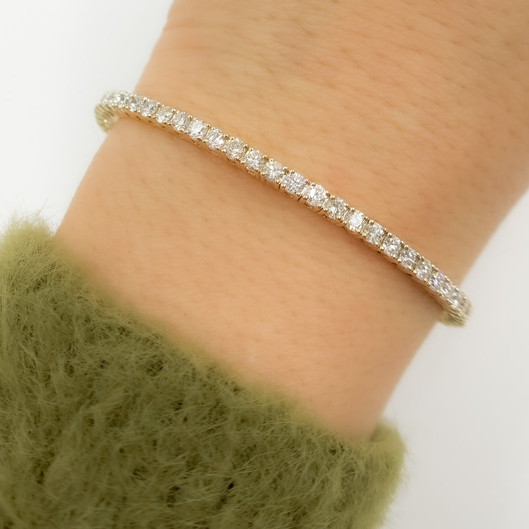 BNP68311. 14K Solid Gold Diamond Bangle