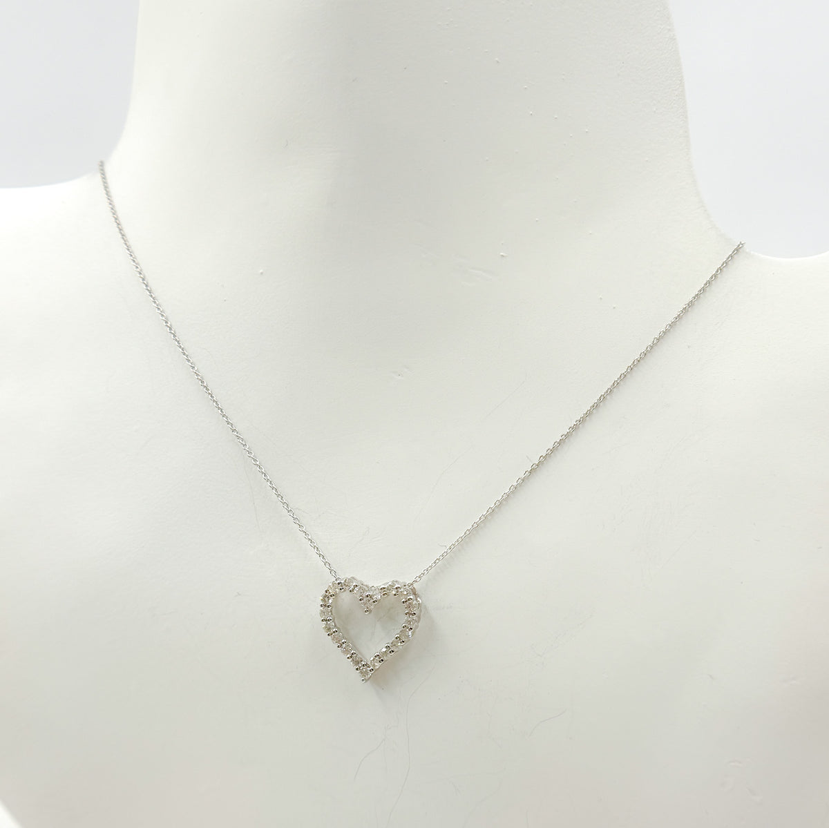 TJ0006. 14K Solid Gold Diamond Heart Shape Necklace