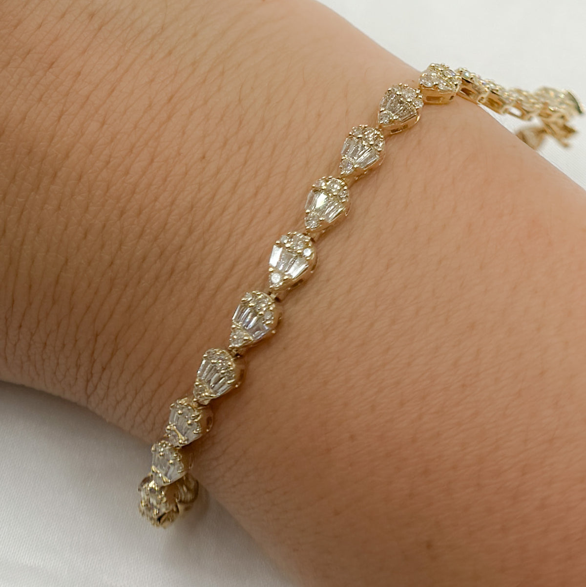 TJ0018. 14k Solid Gold Diamond Drop Bracelet