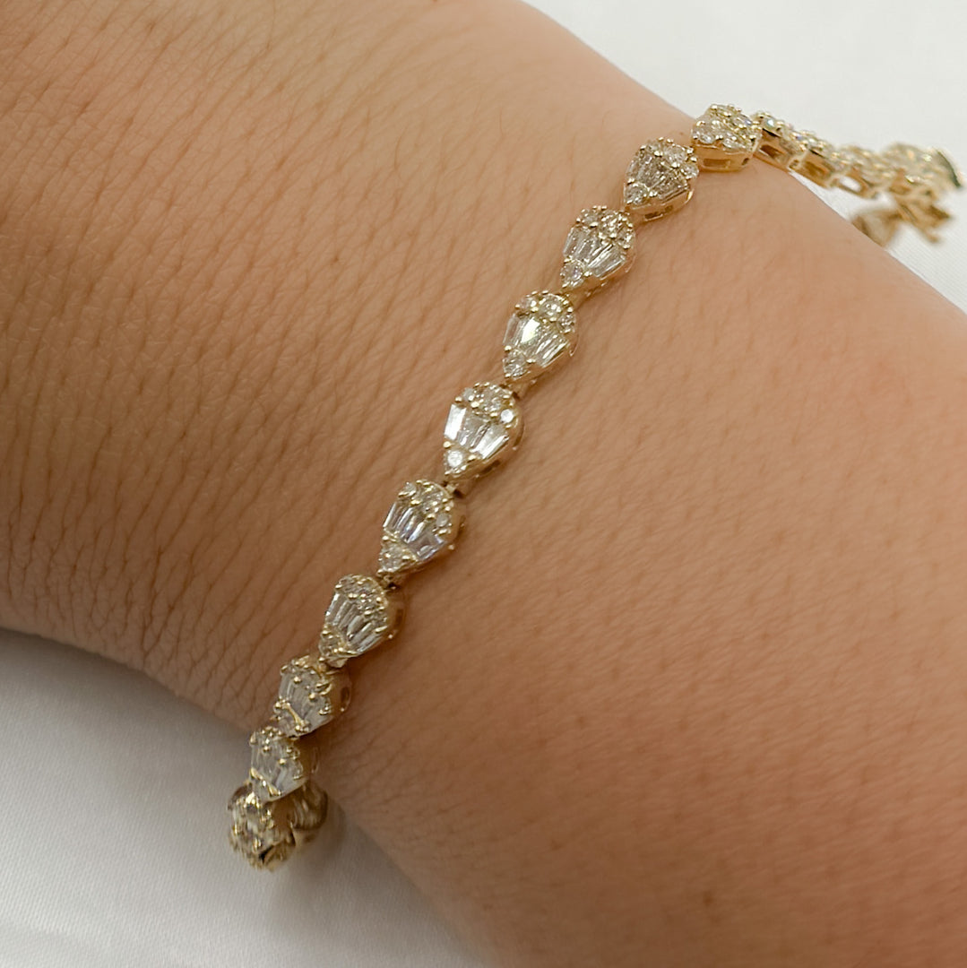 14k Solid Gold Diamond Drop Bracelet. TJ0018