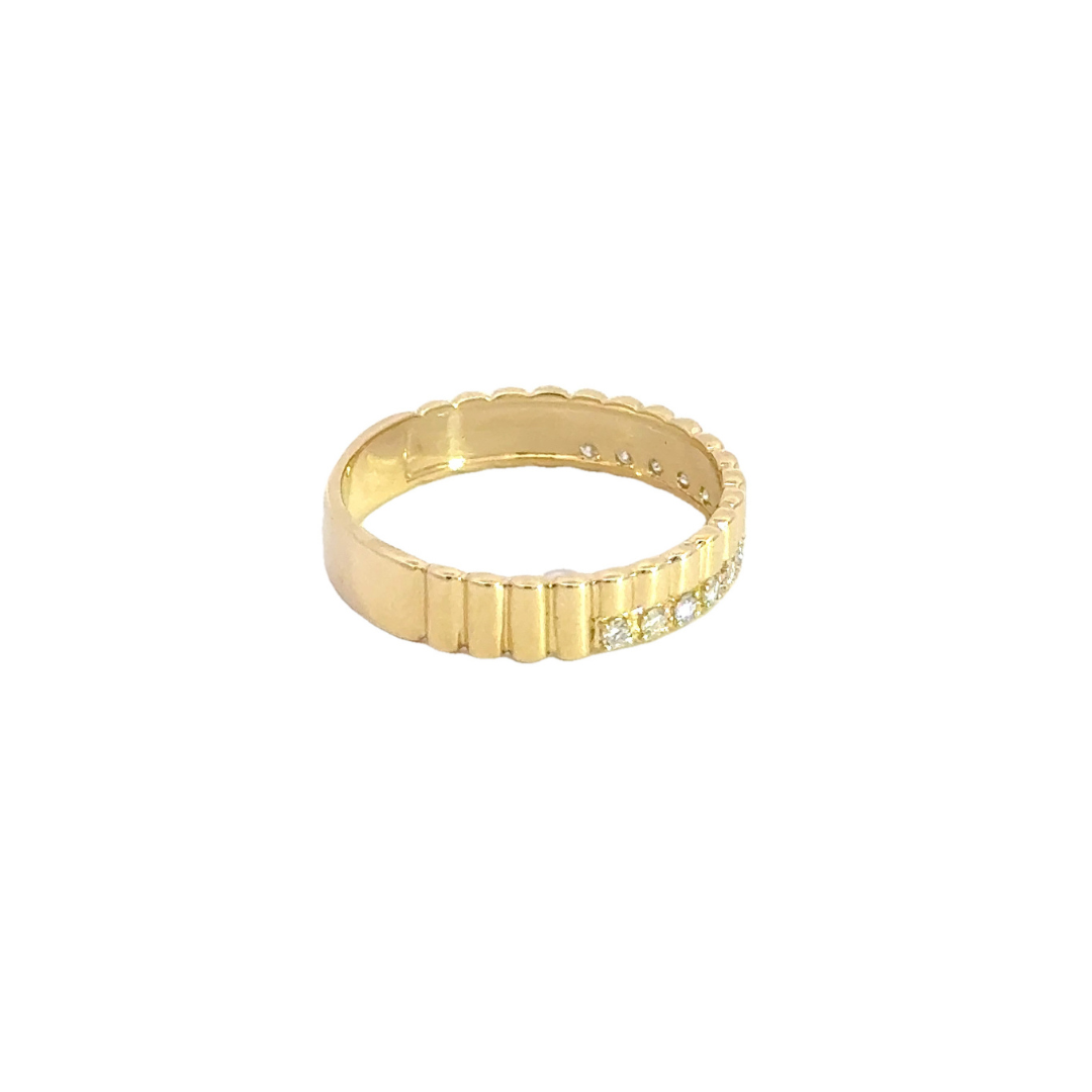 14K Solid Yellow Gold Diamond Ring.