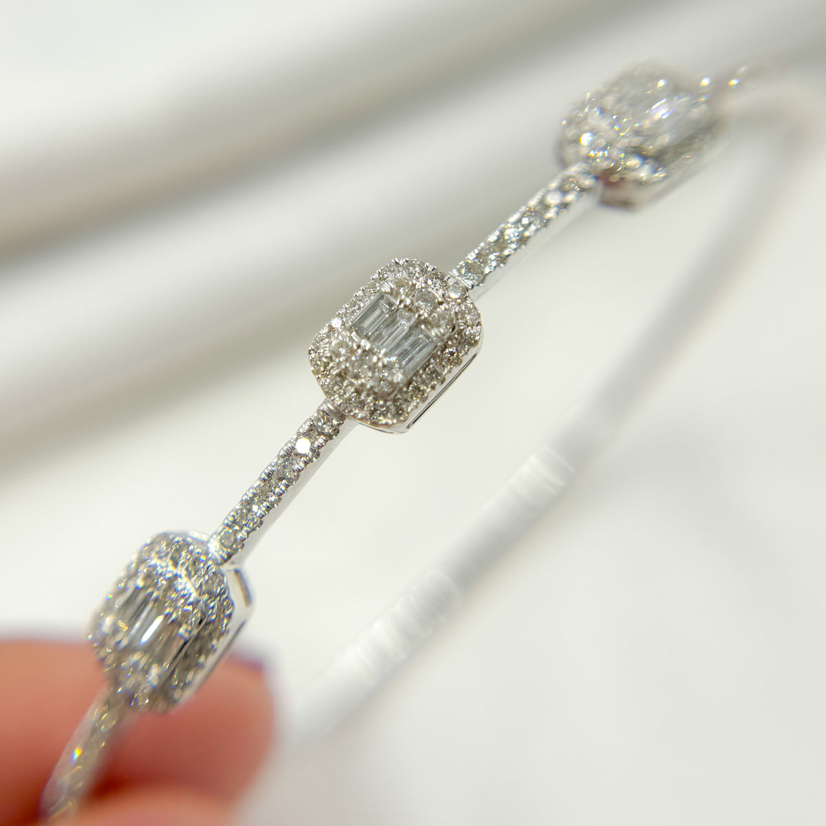 BNL68161. 14K White Solid Gold Diamond Bracelet