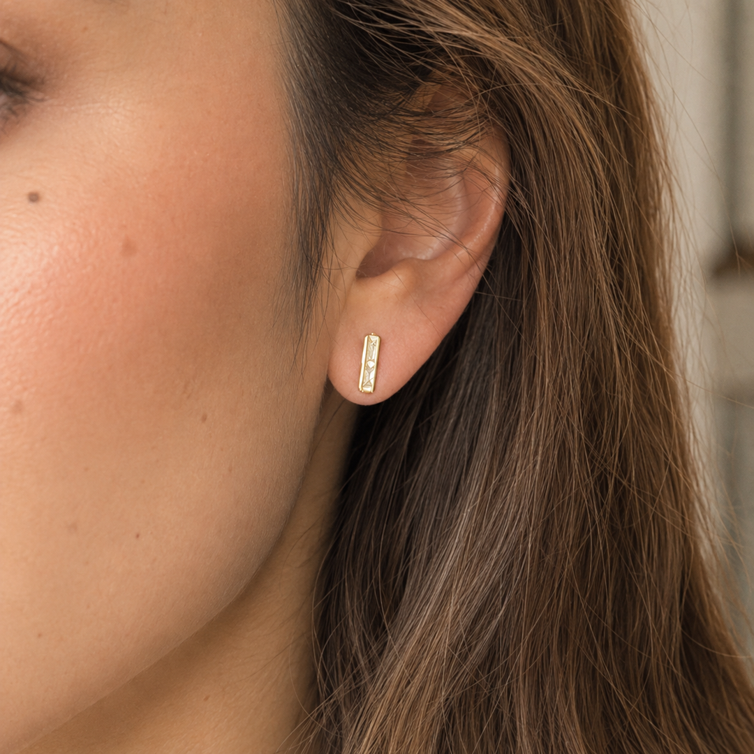 EFE52672. 14k Solid Gold Diamond Baguette Stud Earrings