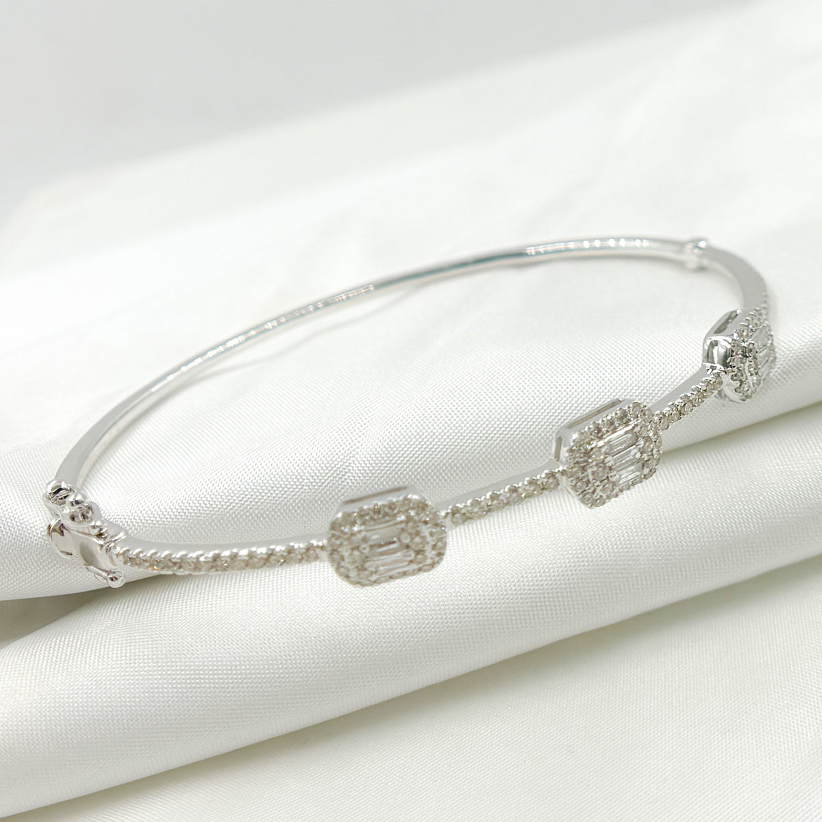 BNL68161. 14K White Solid Gold Diamond Bracelet