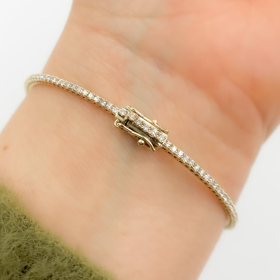 BNL68424. 14K Solid Gold Diamond Bangle