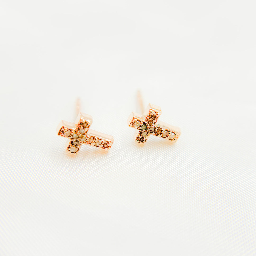 DE052. Diamond Sterling Silver Cross Studs