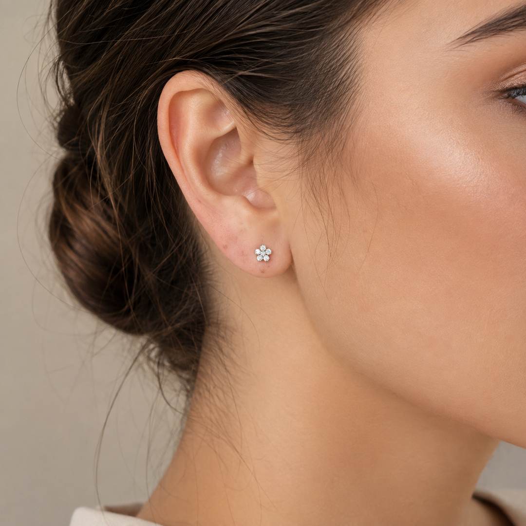 ER115283. 14k Solid Gold Diamond Flower Studs