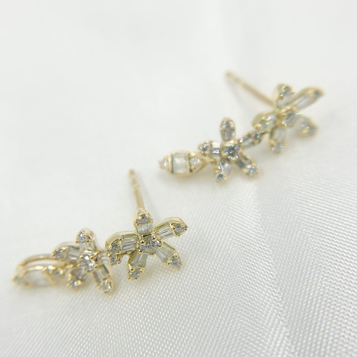 ER417847. 14k Solid Gold Diamond Flower Dangle Stud Earrings