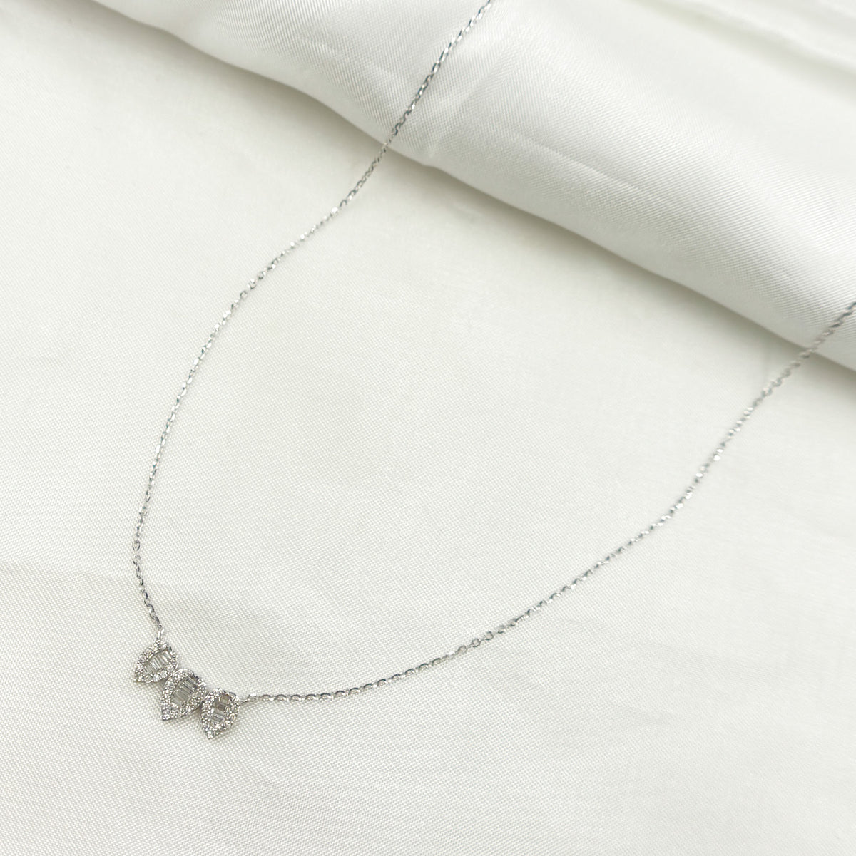 NT112020. 14K Solid Gold Diamond 3 Leaf Necklace