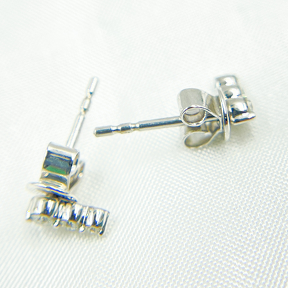 ER413586. 14k Solid Gold Diamond Dots Studs