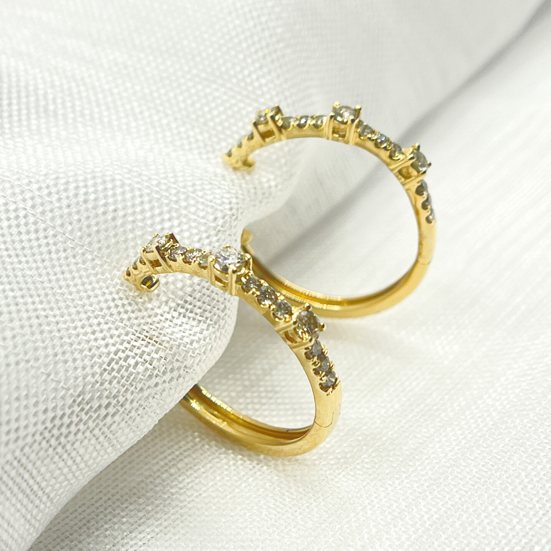 14K Solid Gold Diamond Hoop Earrings. EHH56702