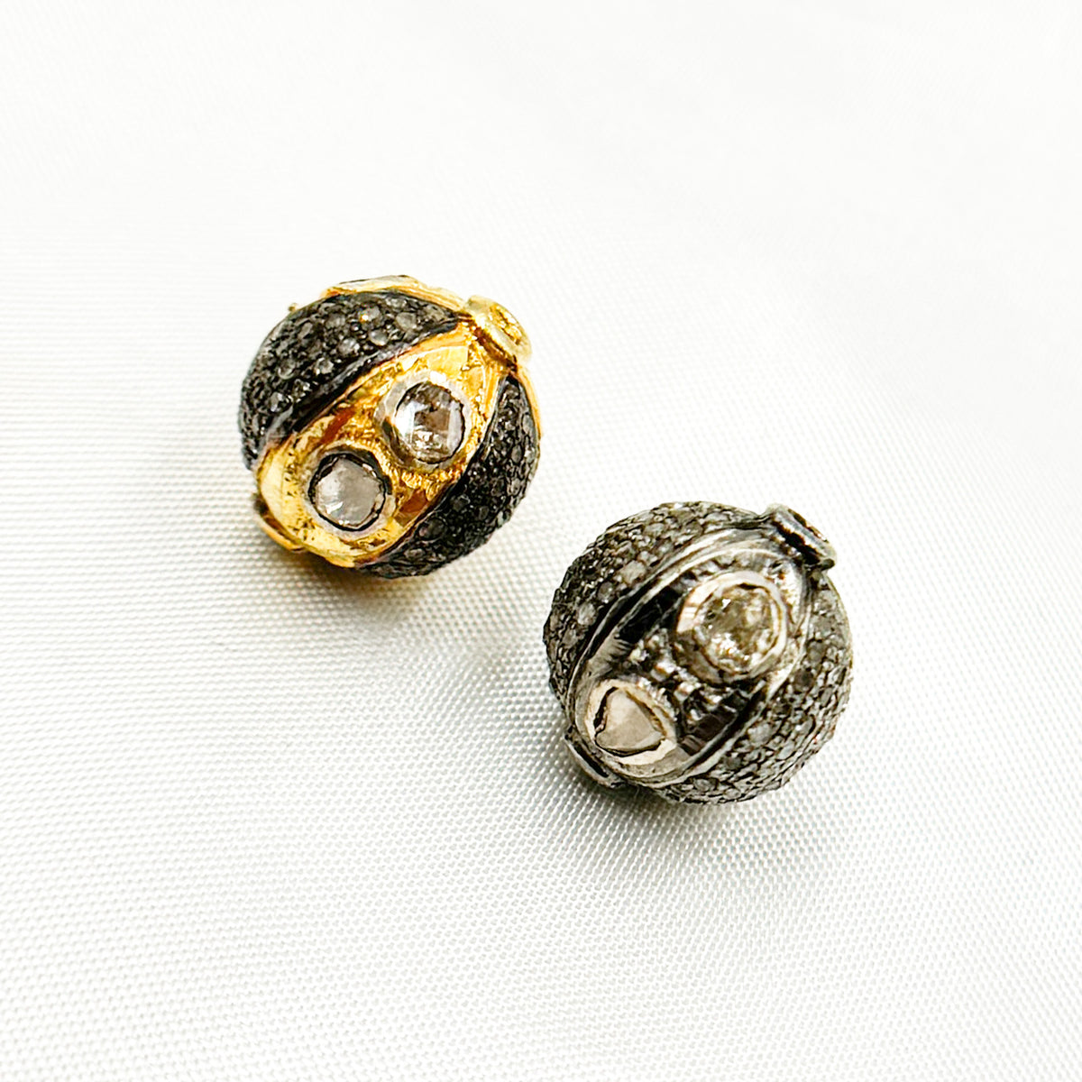 DC843. Diamond & Sterling Silver Round Bead
