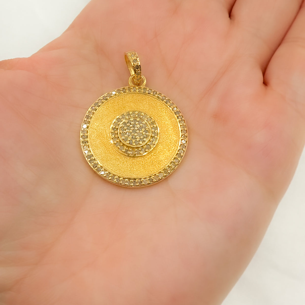 DP252. Diamond Sterling Silver Round Pendant