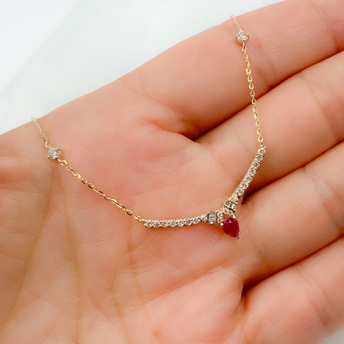 NT404446. 14K Solid Gold Diamond and Gemstone Necklace