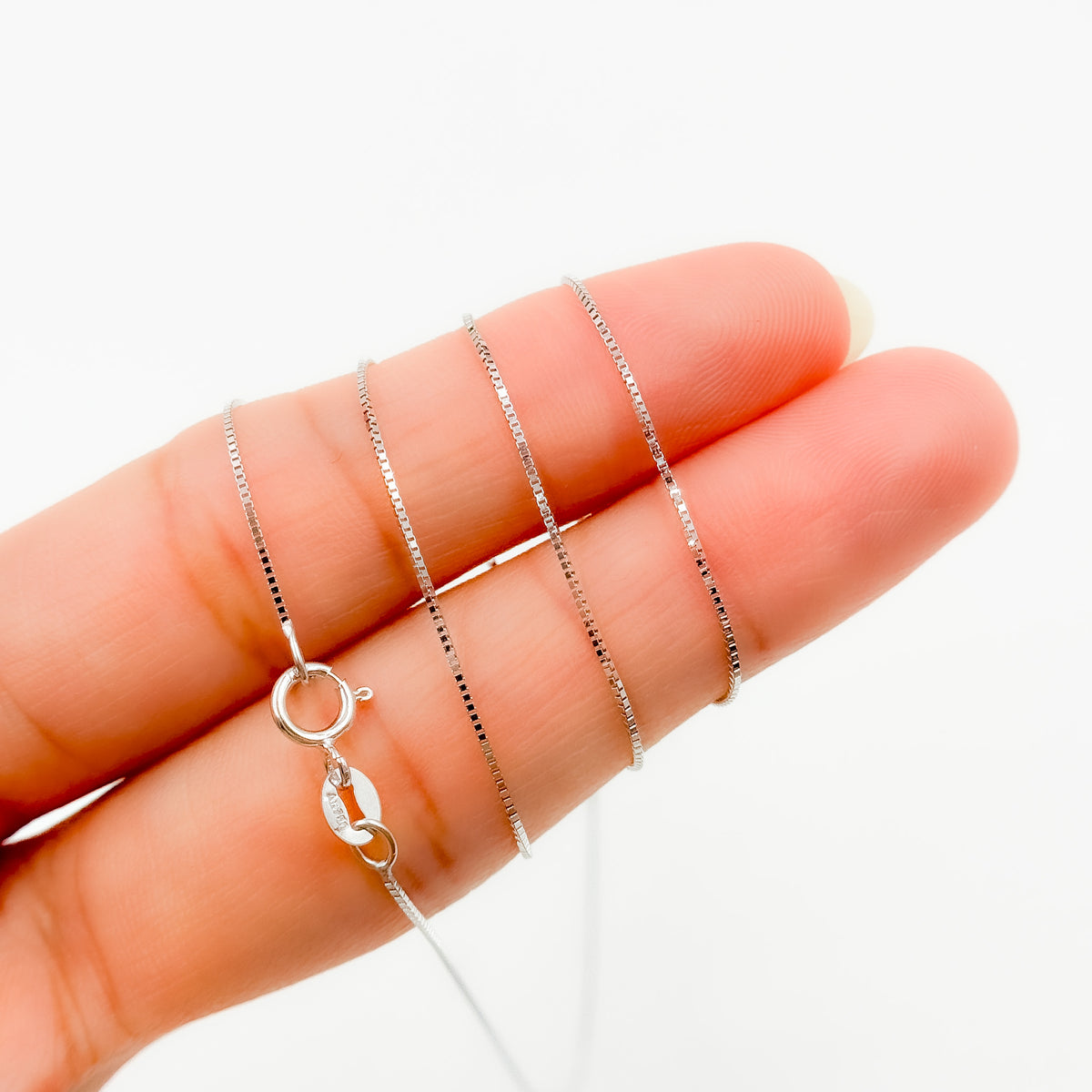 040VEDWG18K. 18K Solid White Gold Box Chain