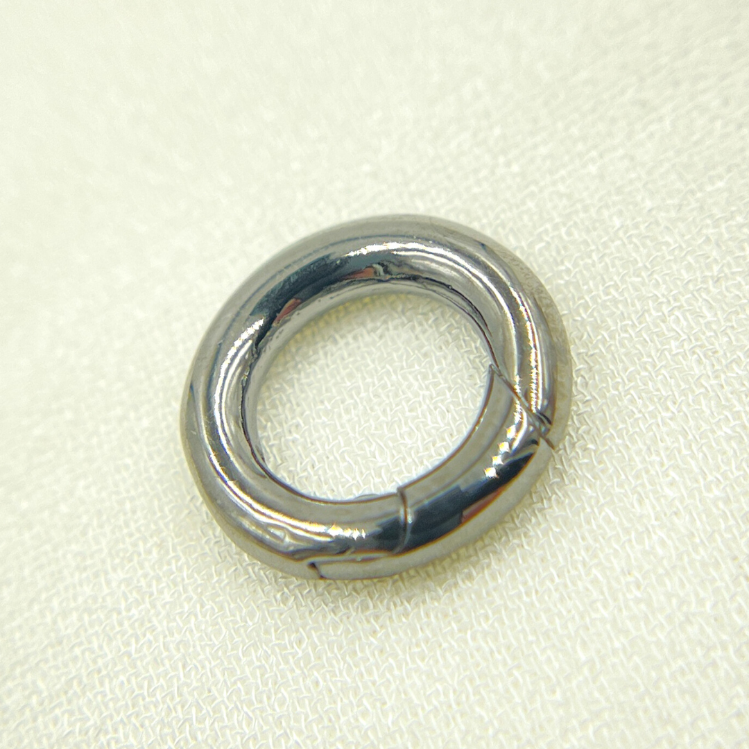 CHM056-13. Sterling Silver Hollow Round Clasp