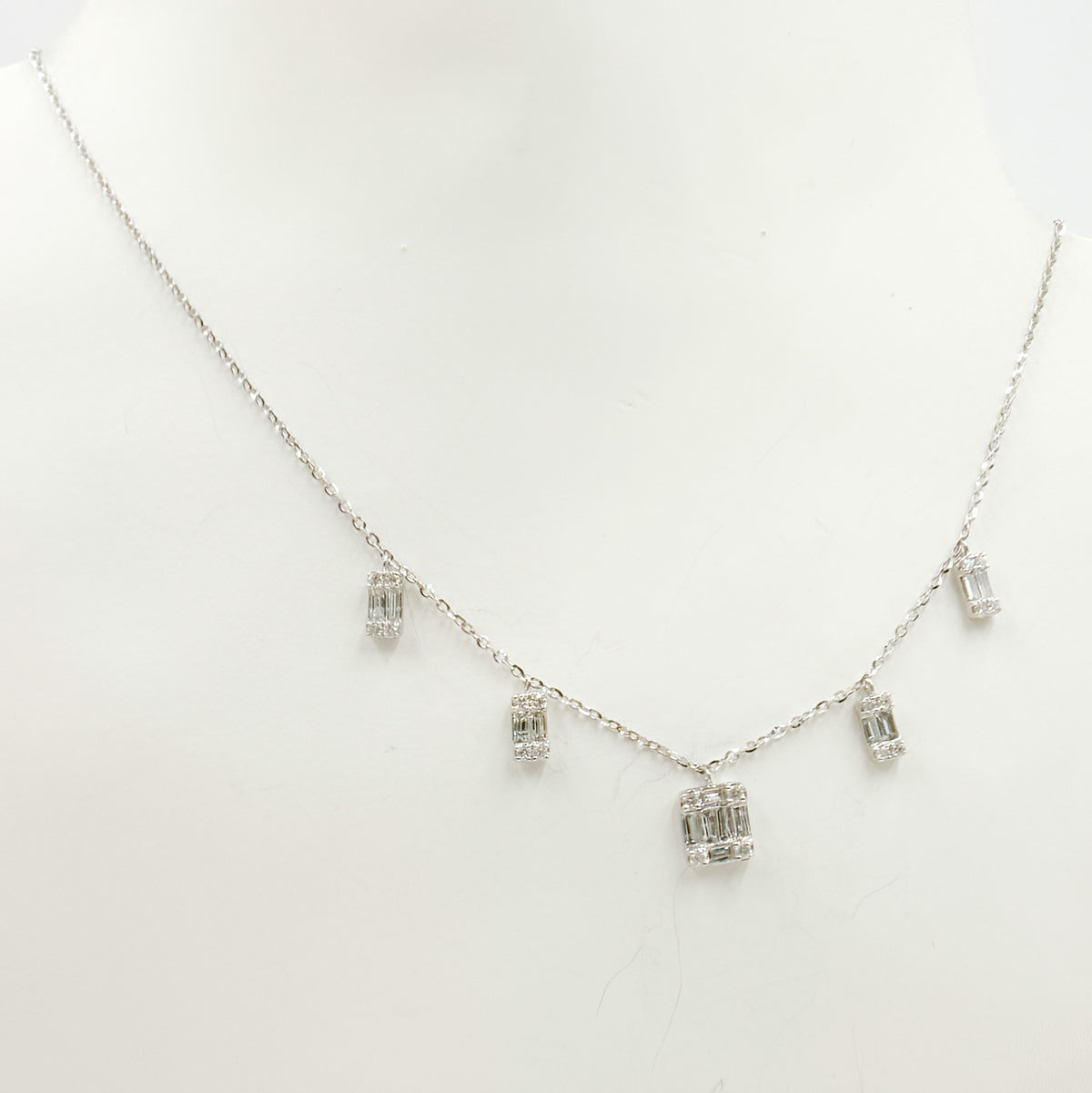 NT401824. 14K Solid Gold Diamond Dangle Necklace