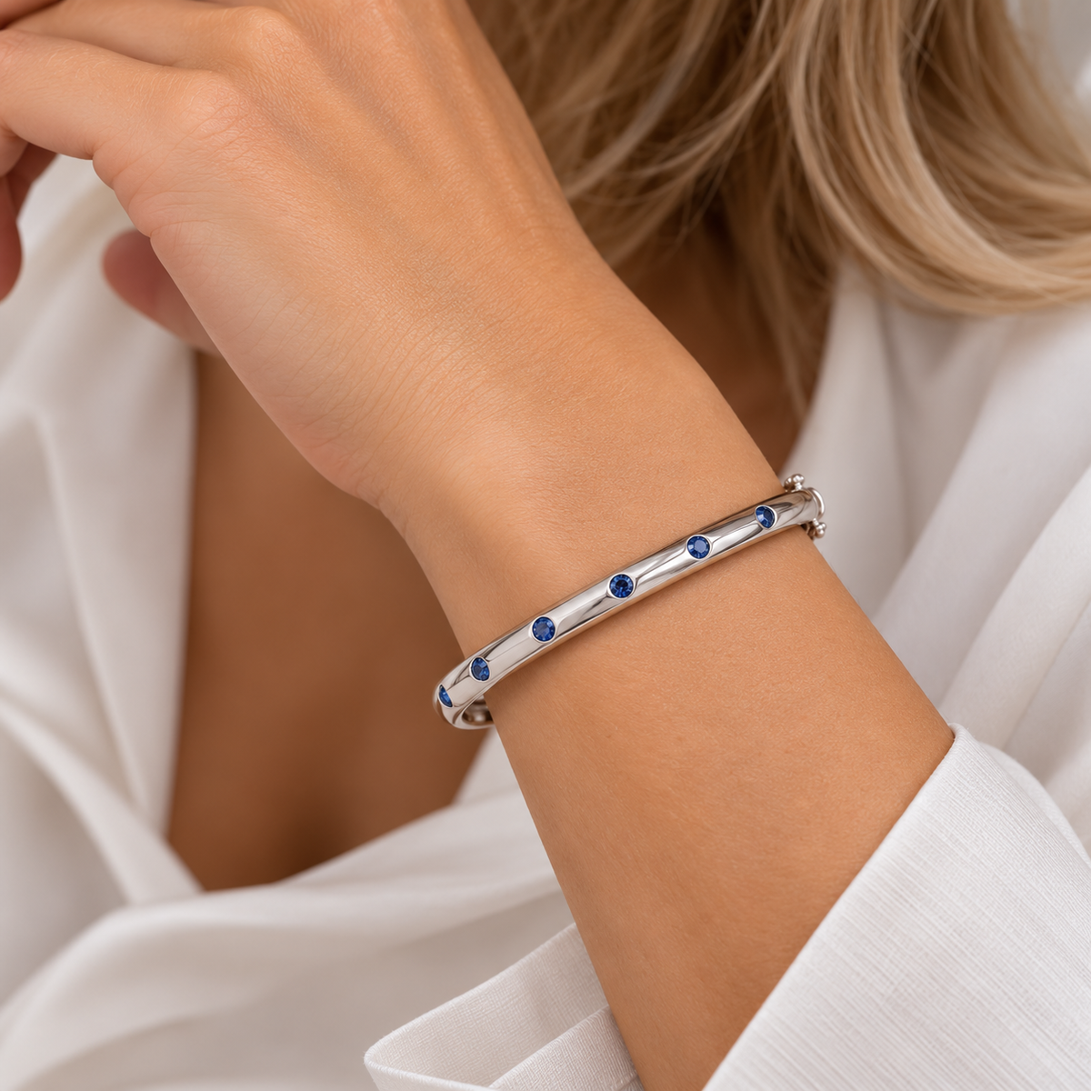 BNZ68717. 14k Solid Gold Bangle