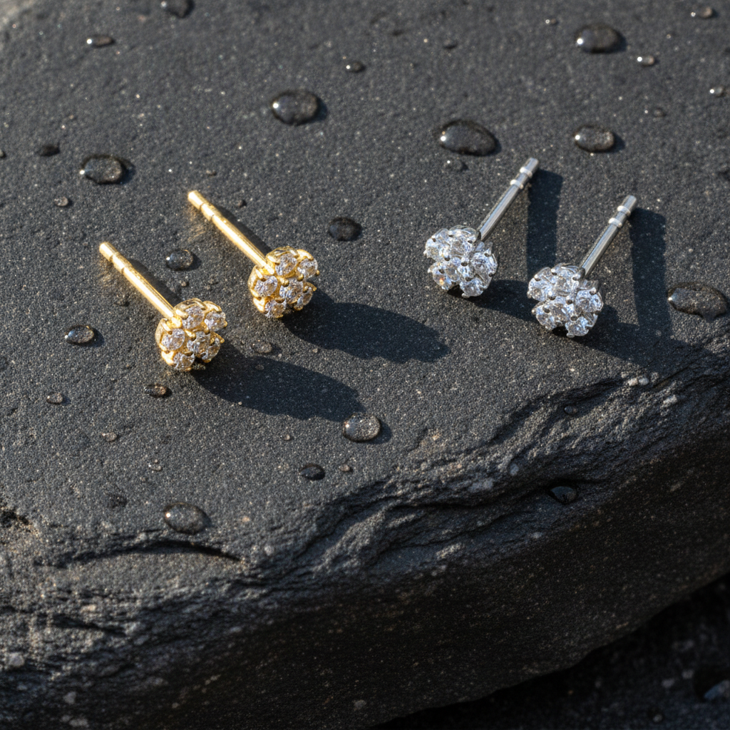 ER115283. 14k Solid Gold Diamond Flower Studs
