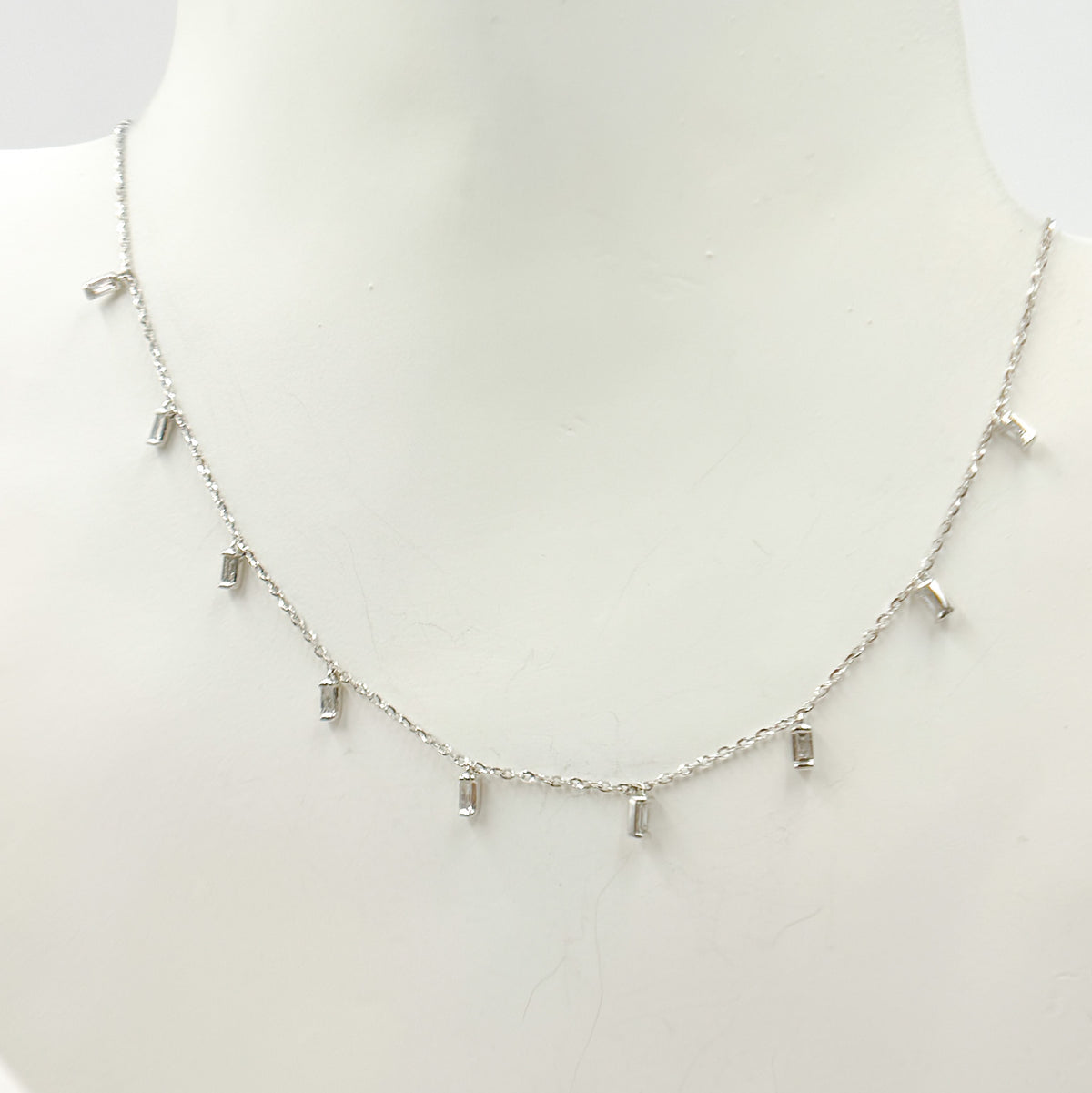 NT401865. 14K Solid Gold Diamond Dangle Necklace