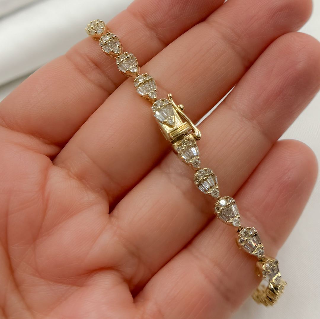 14k Solid Gold Diamond Drop Bracelet. TJ0018