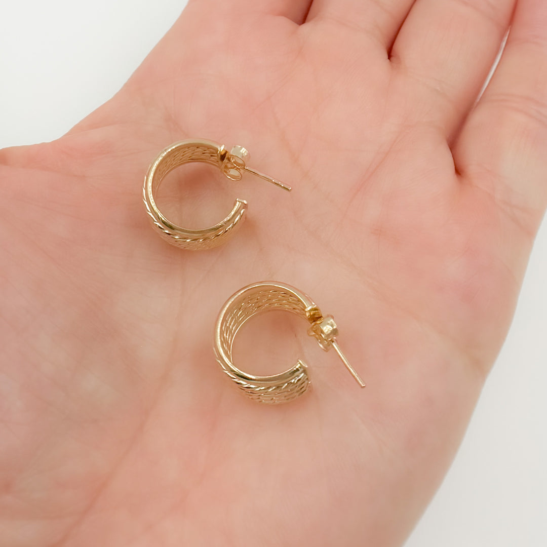 15850018990. 14K Solid Gold Ribbed Hollow Hoop Earrings