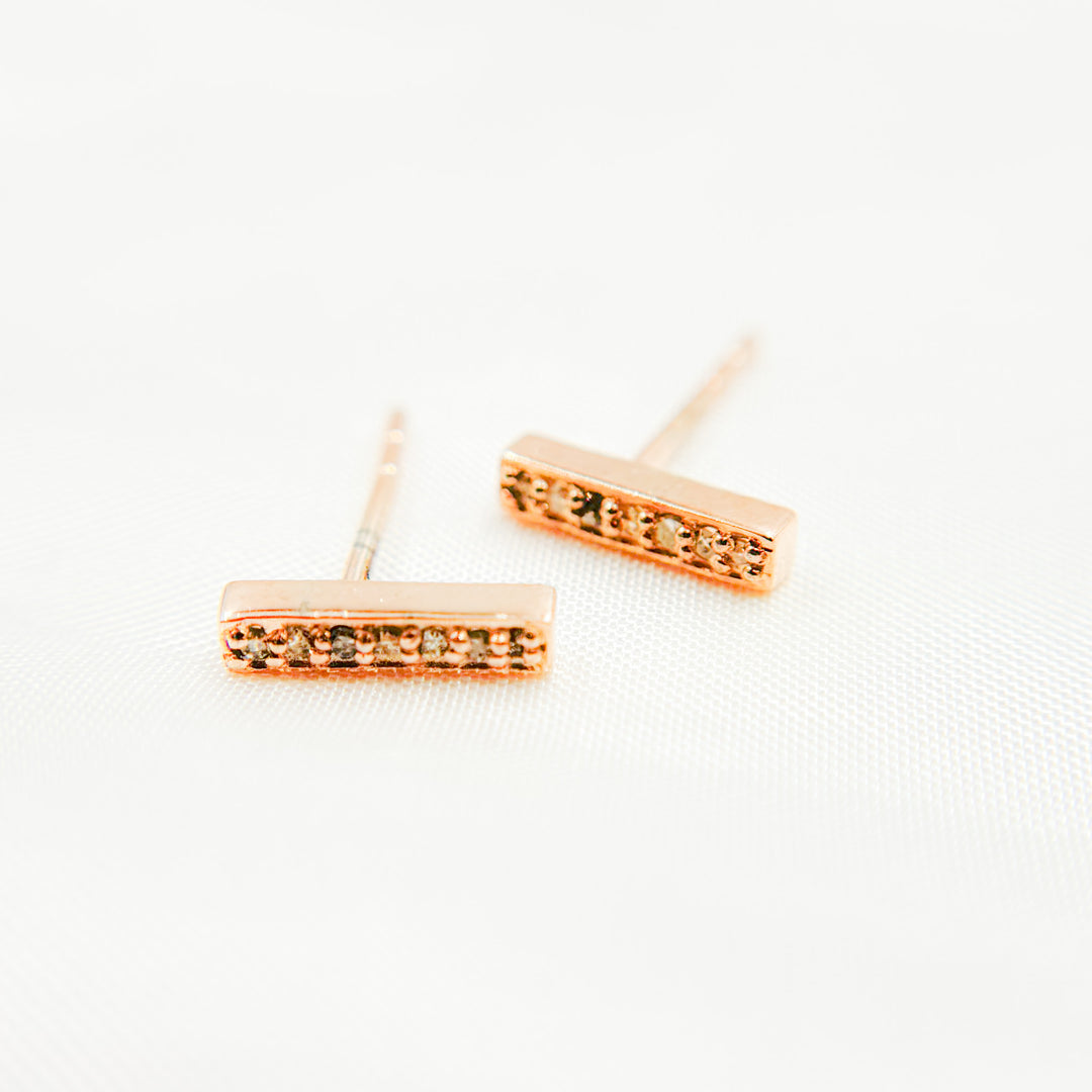 DE042. Diamond Sterling Silver Bar Studs