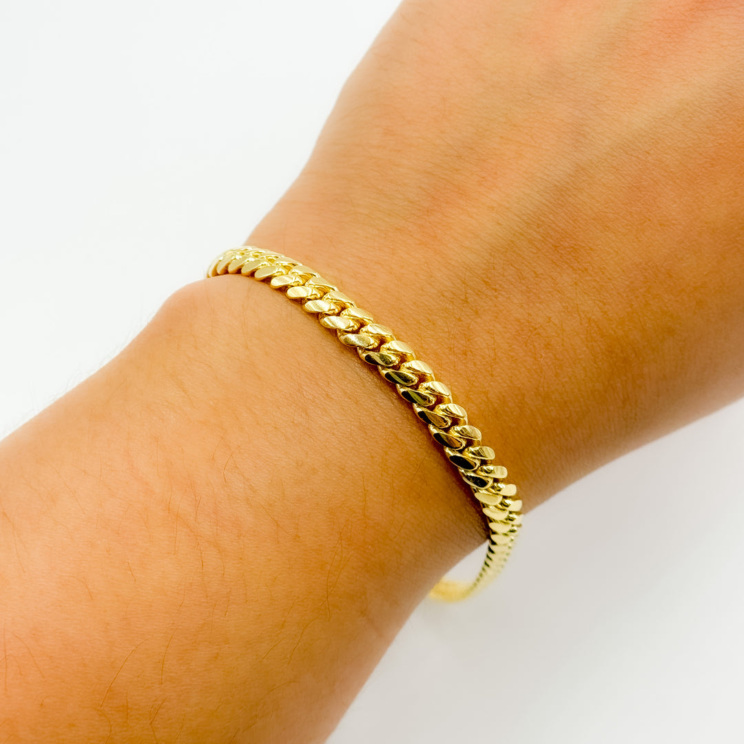 150R04GGA3BOXBracelet. 14K Solid Yellow Gold Flat Curb Link Bracelet