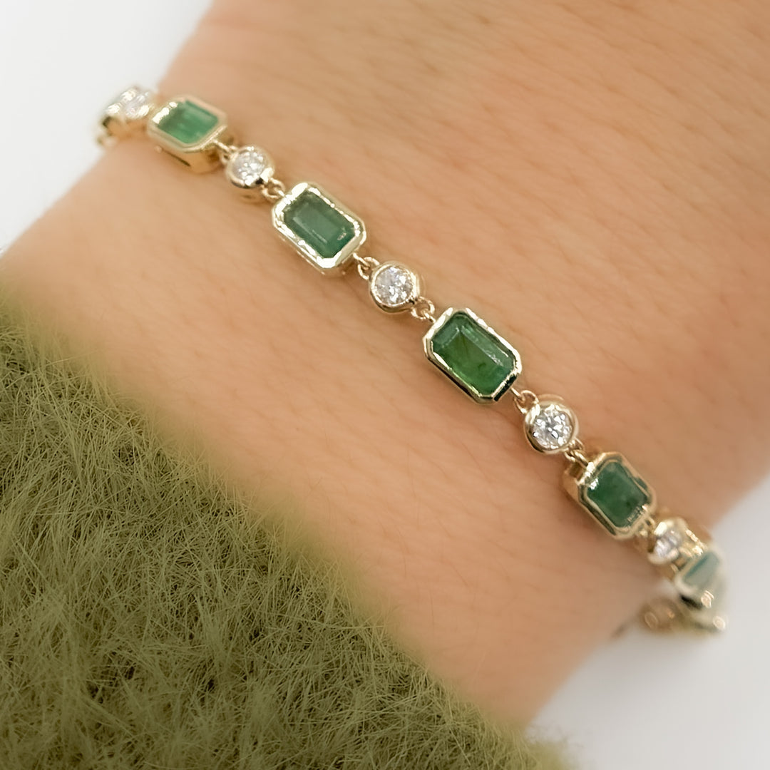 CB964165X3. 14K Solid Gold Diamond and Gemstone Bracelet