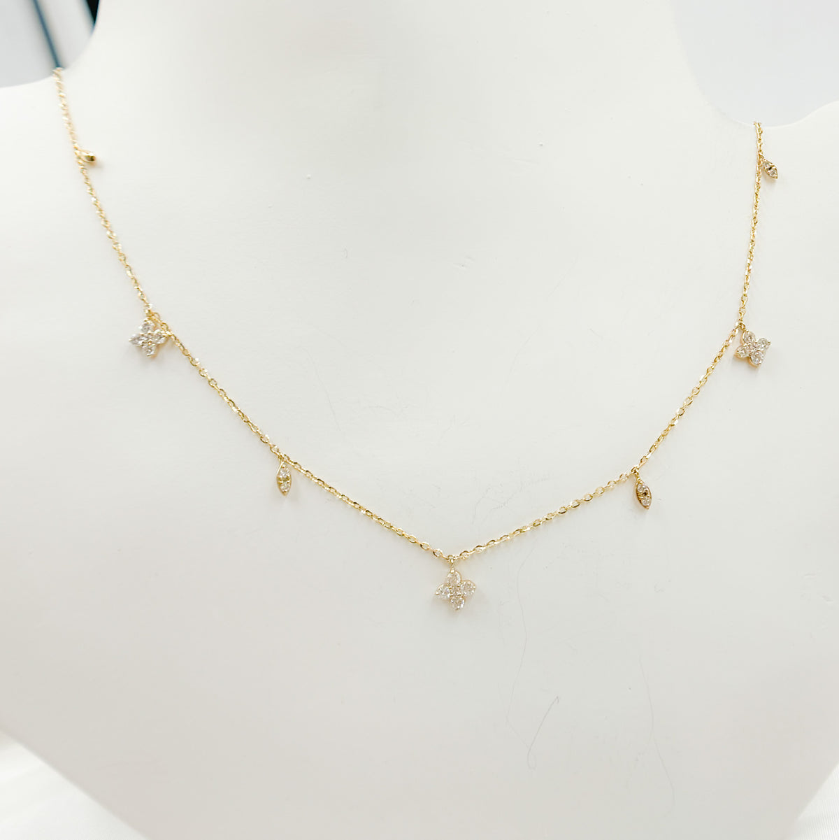 NT113096. 14K Solid Gold Diamond Flower Dangle Necklace