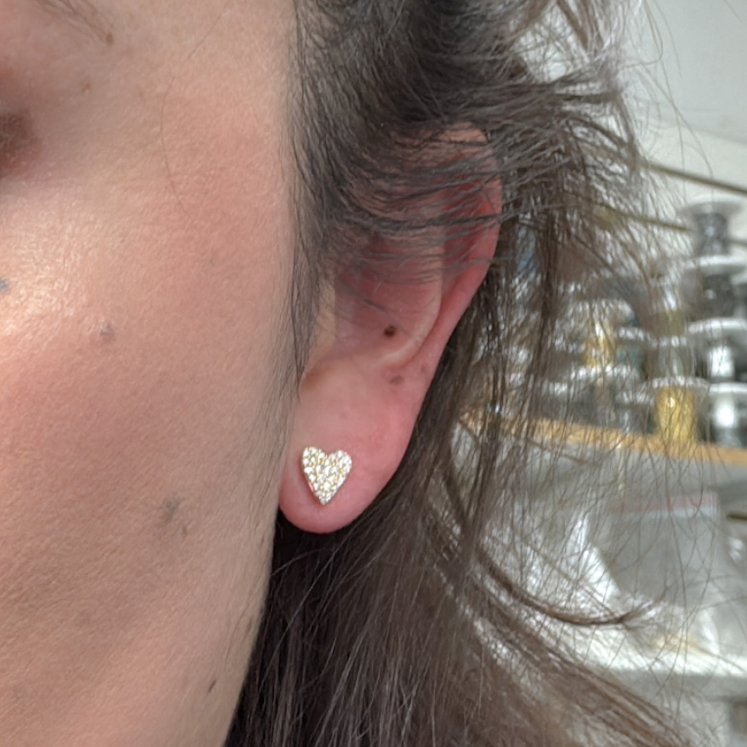 EFG52827. 14k Solid Gold Diamond Heart Studs