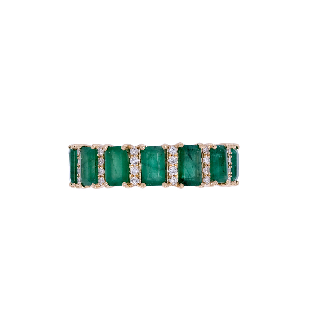 CR97262EM5X3. 18K Solid Gold Diamond & Emerald Ring
