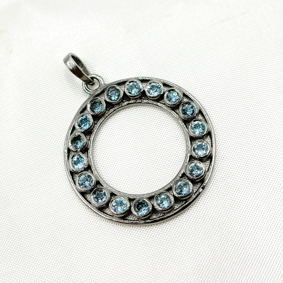 DSP040. Sterling Silver Round Pendant with Gemstone
