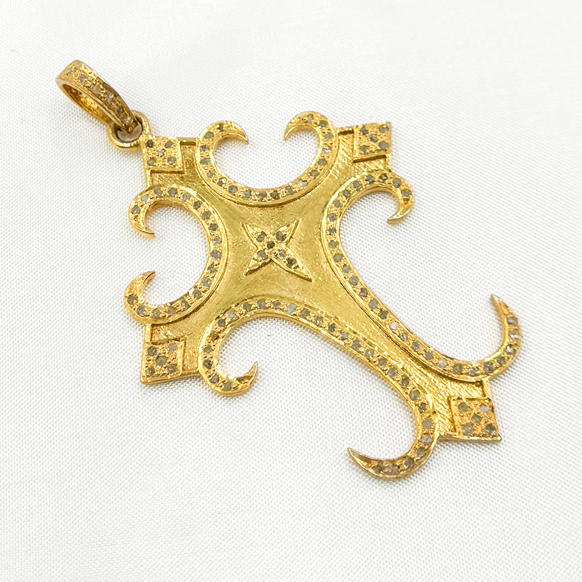 DP310. Diamond & Sterling Silver Cross Pendant