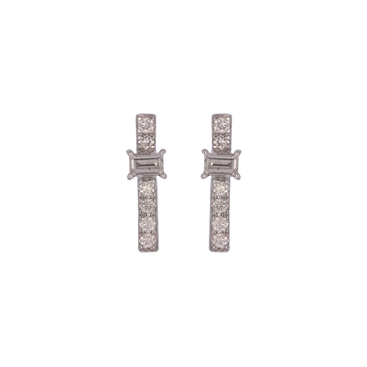 EFB54275. 14K Solid Gold Diamond Bar Studs