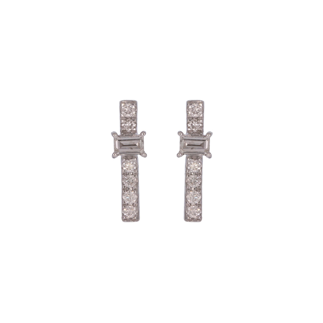 EFB54275. 14K Solid Gold Diamond Bar Studs